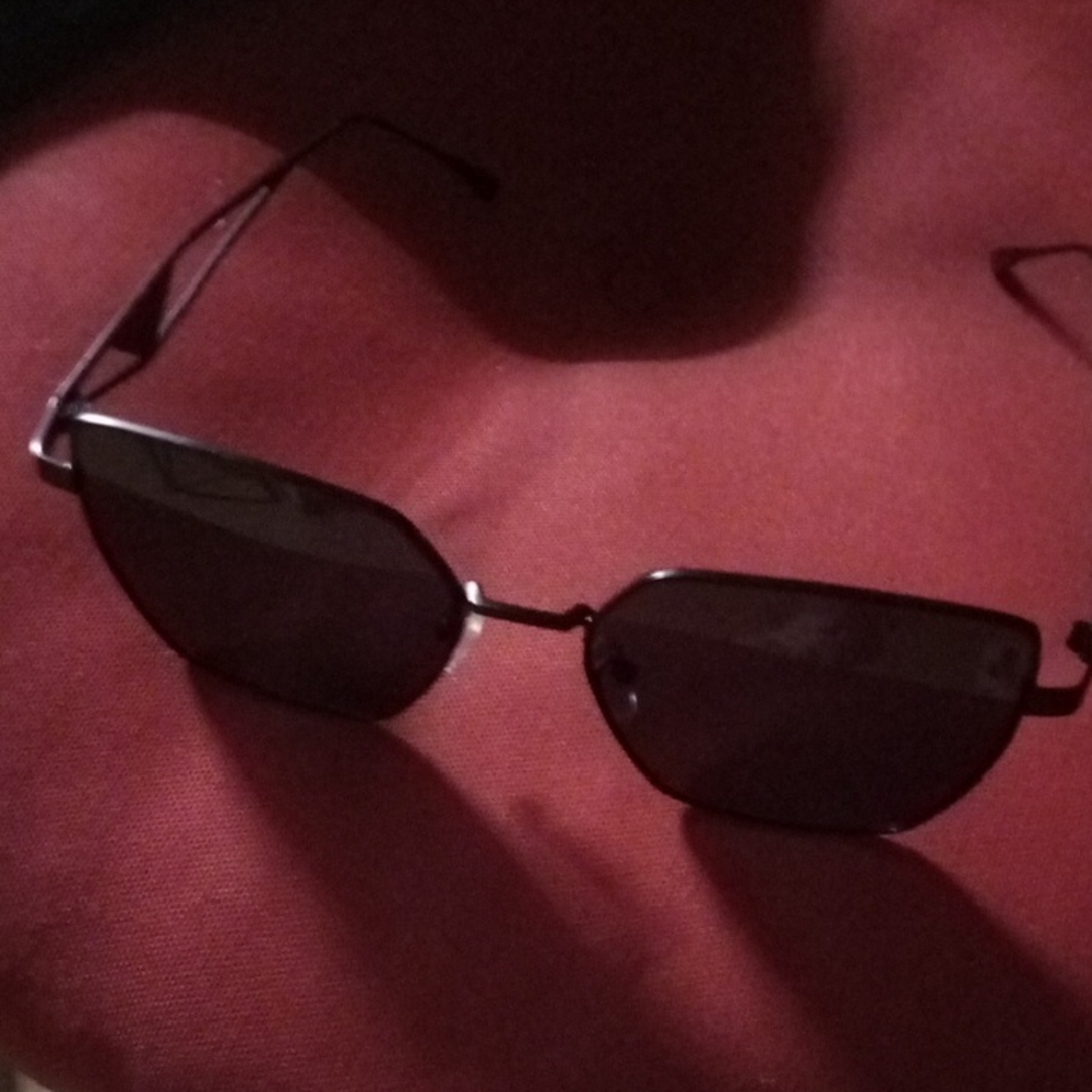 John Varvatos Black Aviator Sunglasses Timeless Design